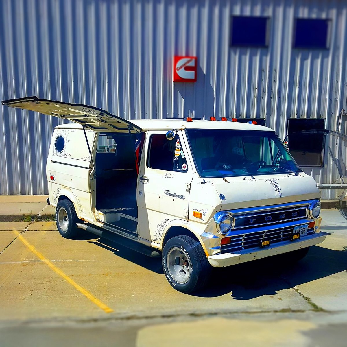 Happy Gullwing Door Wednesday!
..
#tagtheowner #tagthevan #tagthephotographer
..
#gullwingdoorwednesday #gullwingdoor #wednesday #van #vannin #boogievan #customvan #showvan #fomoco #ford #fordvan #econoline #secondgen #midford #vanporn #vanlife #vancult #getinandgetiton