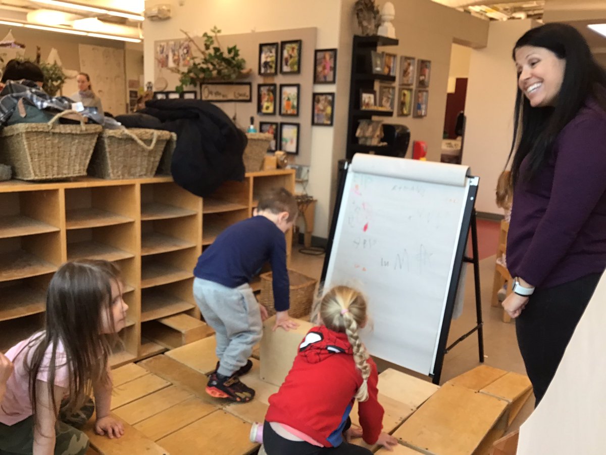 JBrentECE's tweet image. Spot the big block #mathchat
Two. Ends. Edge. Same. Length. Longer. Too. Square. Match. Rectangle. Brought to you by a #FadeInFadeOut #OpenPlay moment.