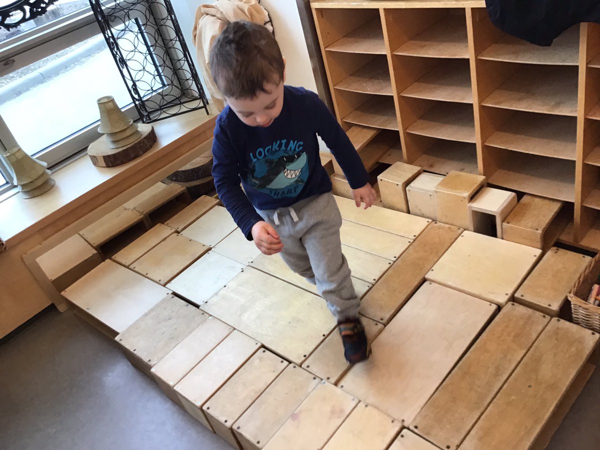 JBrentECE's tweet image. Spot the big block #mathchat
Two. Ends. Edge. Same. Length. Longer. Too. Square. Match. Rectangle. Brought to you by a #FadeInFadeOut #OpenPlay moment.