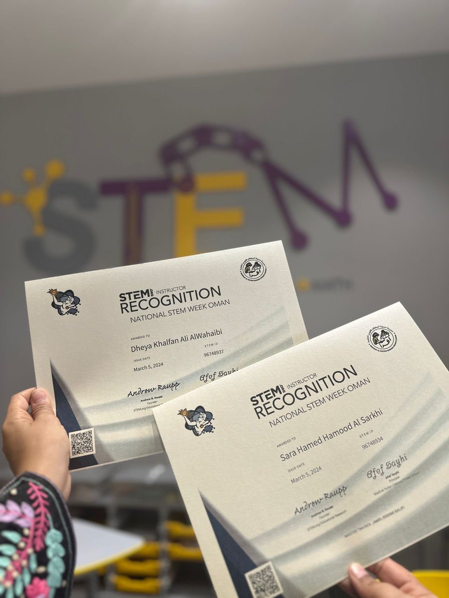 تم منح الأستاذتين سارة الصارخية وضياء الوهيبية 
شهادة "معلم STEM" وهي شهادة معتمدة من المؤسسة الام لأكاديمية STEM  العالمية ..

#قسم_الابتكار
#الاسبوع_الوطني_للعلوم_والتكنلوجيا_والهندسة_والرياضيات