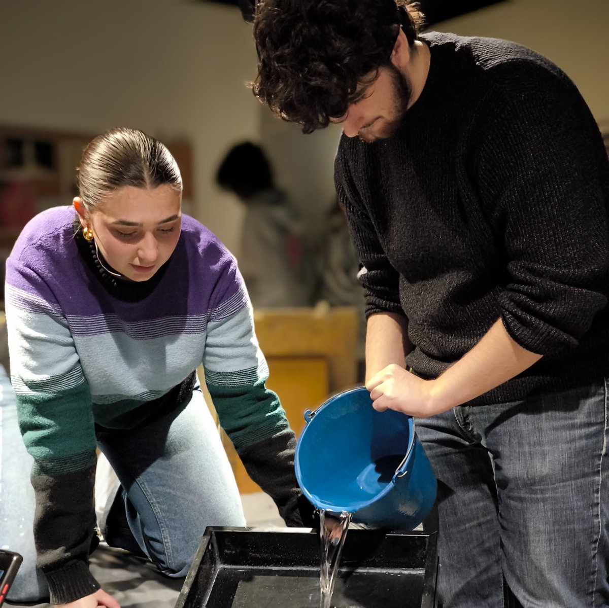 W+ART+ER!  [💧 + 🎨] Our BFA in Digital Art and Animation students dive into the 'water motion techniques', barely getting wet! 💦 They experimented with various elements to create diverse water movements, aiming for a range of textures. Degree Link 🔗 digipen.es/academics/bfa-…