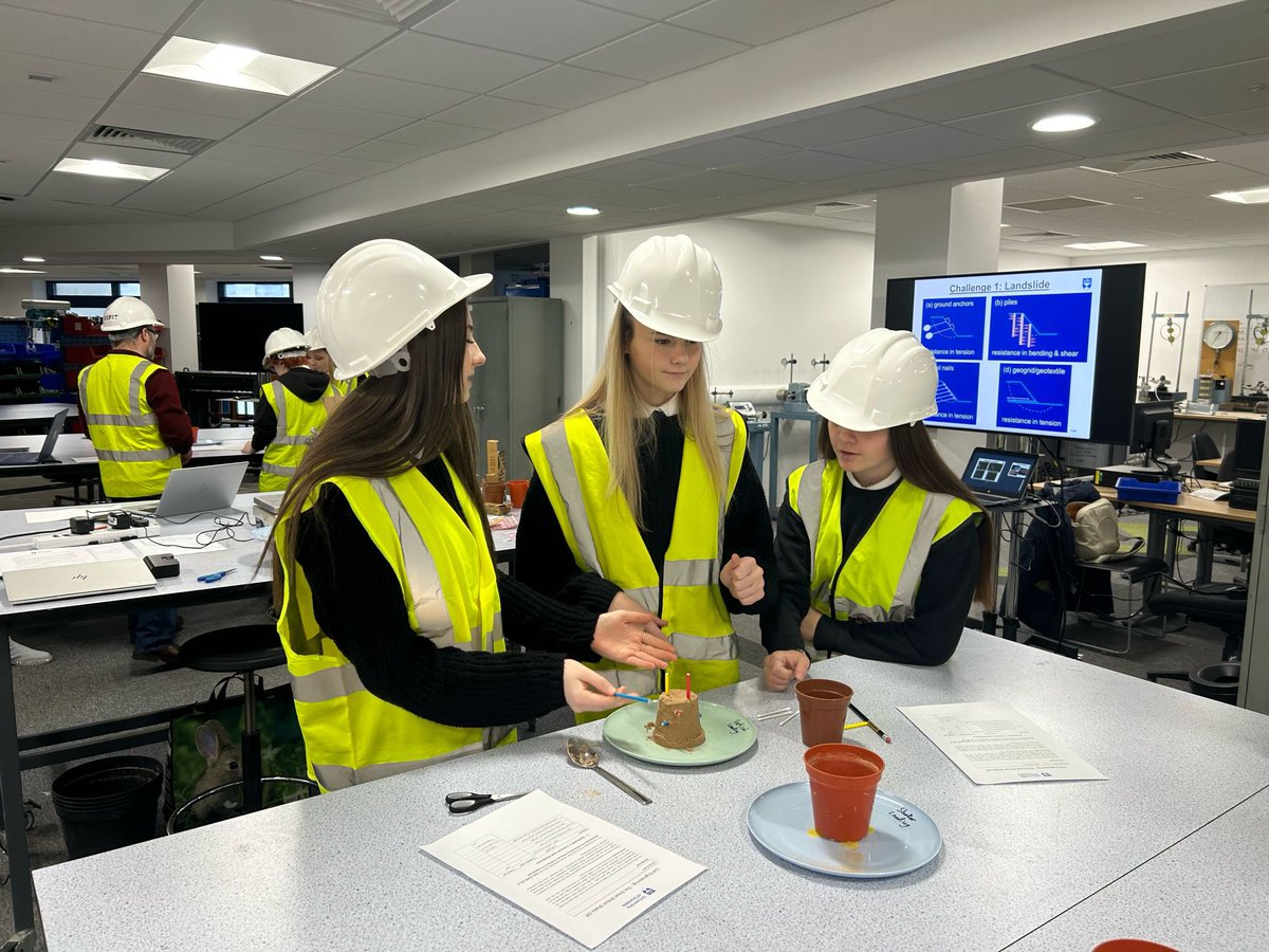 stpaulsdundee's tweet photo. Some more pictures from Discovering Degrees today https://t.co/o6vwcG8Usb