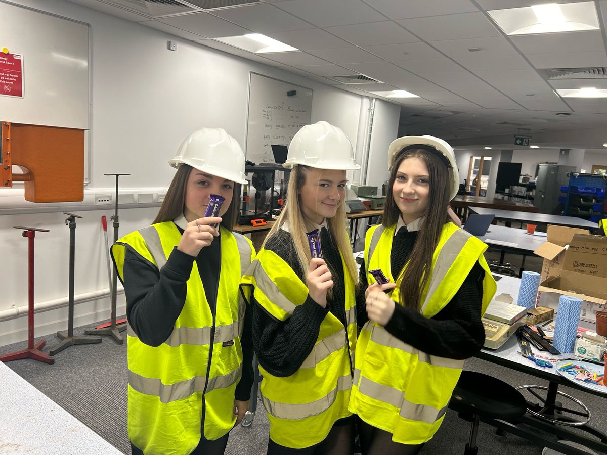 stpaulsdundee's tweet photo. Some more pictures from Discovering Degrees today https://t.co/o6vwcG8Usb