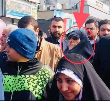 🚨BREAKING: Iran's Revolutionary Guards Quds Force commander, Esmail Ghaani, walks inside Iran in a woman's hijab with bodyguards, afraid of assassination, similar to what happened to his predecessor, Qassem Soleimani. 
#Iran #QudsForce #IRGCterrorists #kotlet