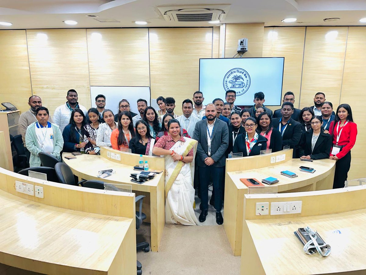 Participants of 74th #KnowIndiaProgramme had an interactive session at Reserve Bank of India @RBI on the role of RBI as Central Bank working towards financial inclusion & literacy alongwith issuance of currency, monetary policy & regulating banks. #74KIP #indiandiaspora