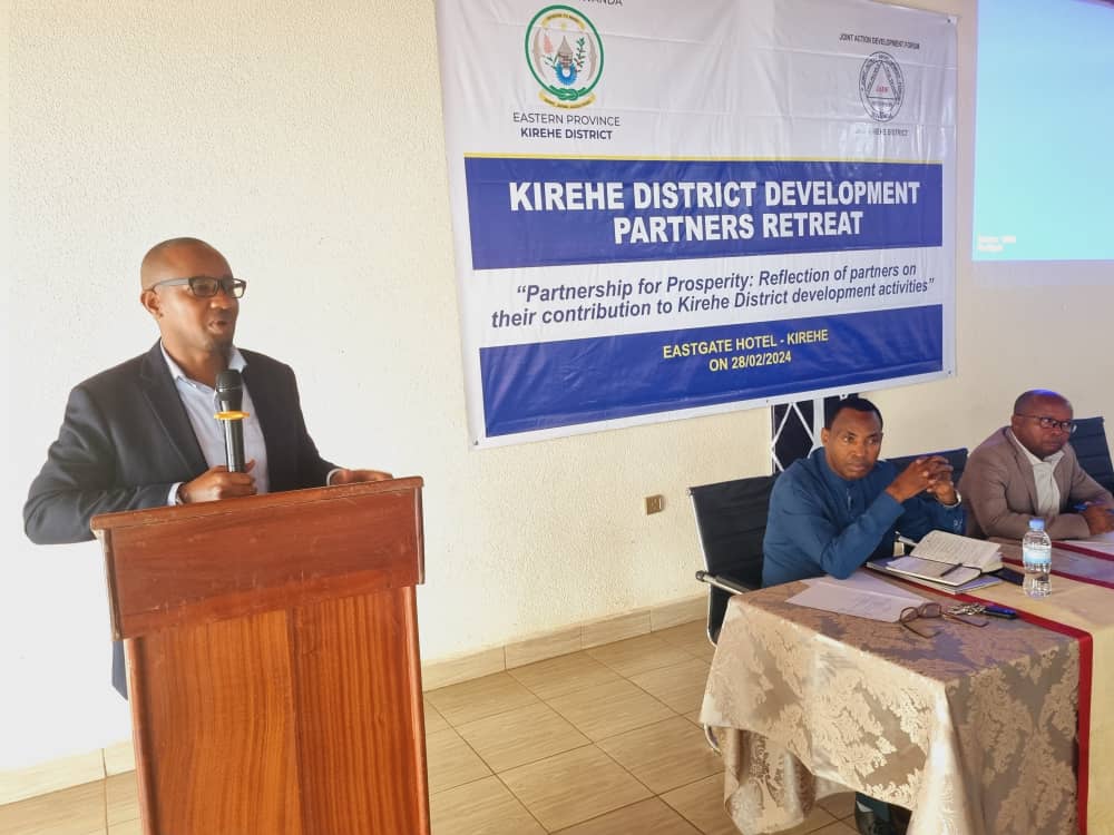 KireheDistrict's tweet photo. Mayor @rangira of Kirehe District has officially opened Kirehe District Dvt partners retreat,reminded the JADF members to align their interventions with community needs and work closely with local authorities bcse JADF is a platform that brings together DVT actors for theDistrict https://t.co/lcY4j9DFCO