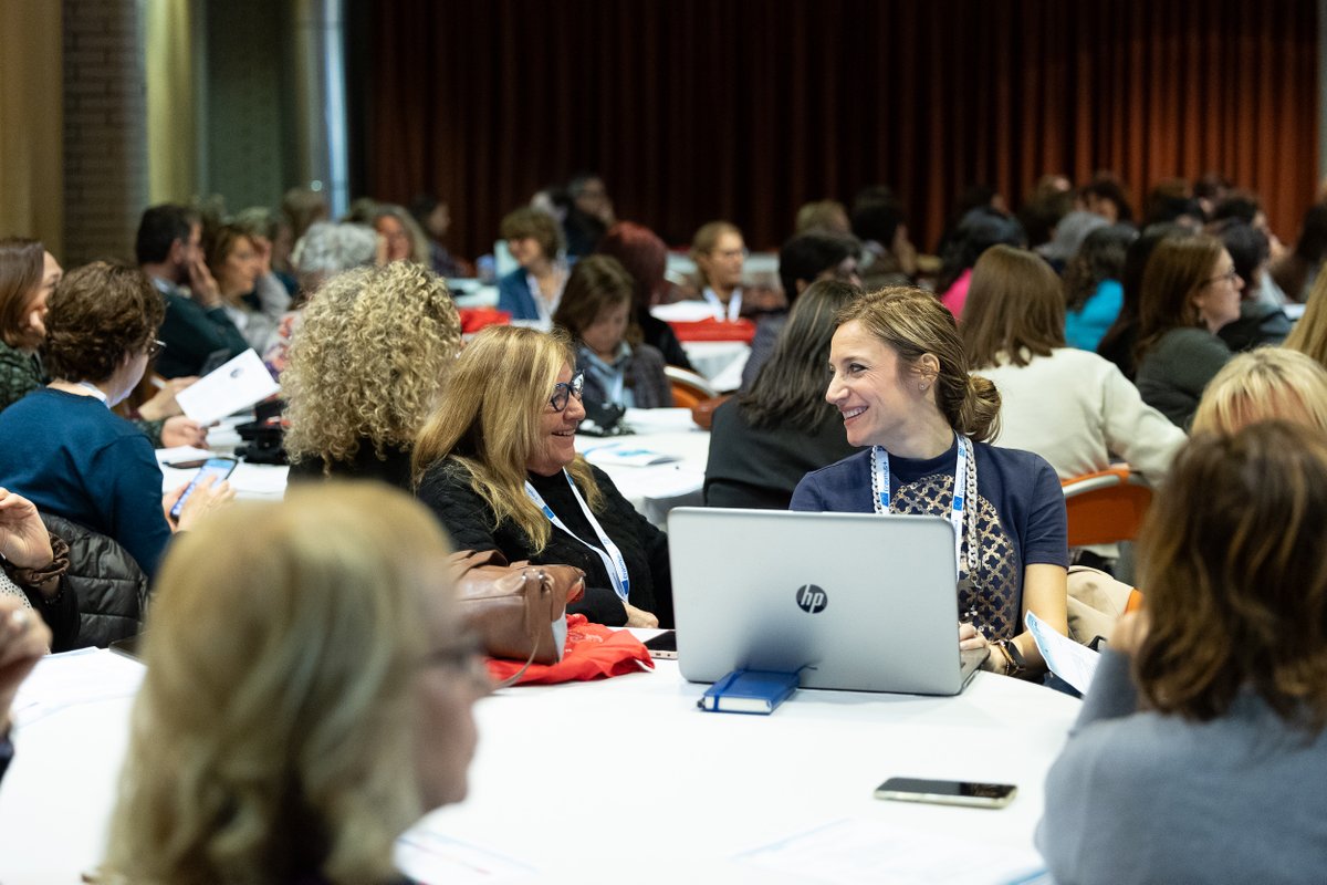 L'incontro di  𝗖𝗼𝗼𝗿𝗱𝗶𝗻𝗮𝗺𝗲𝗻𝘁𝗼 𝗽𝗲𝗿 𝗴𝗹𝗶 𝗔𝗺𝗯𝗮𝘀𝗰𝗶𝗮𝘁𝗼𝗿𝗶 𝗘𝗿𝗮𝘀𝗺𝘂𝘀+ 𝗦𝗰𝘂𝗼𝗹𝗮 ha riunito oltre 240 Ambasciatori e da tutta Italia, una risorsa importante per la promozione di informazioni e opportunità  su #ScuolaErasmus  
bit.ly/incontro-Ambas…