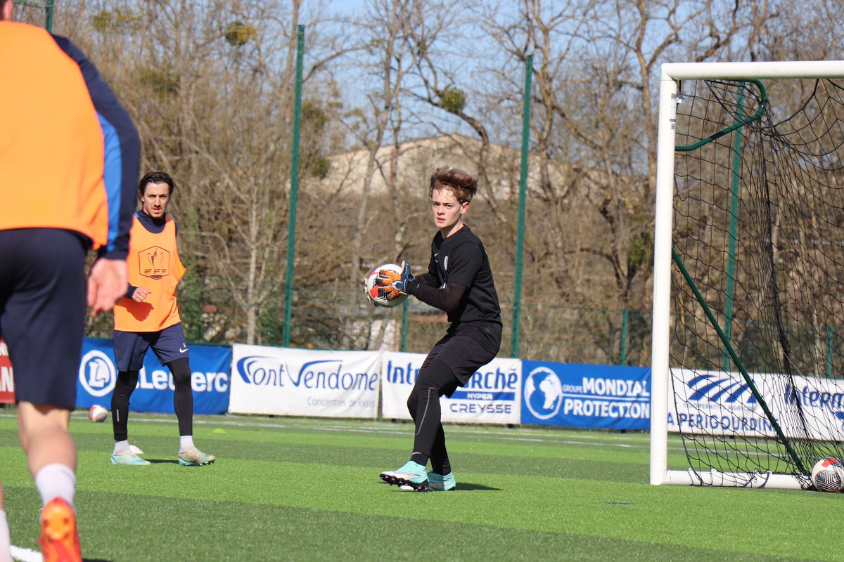 👀 Nos Bergeracois préparent la réception de <a href="/ACFC_16/">ACFC</a> avec notamment la présence de Noah (U17) et Quentin (U16) 💪 

D’autres jeunes se sont vus convoqués avec le groupe N2 en début de semaine. 👊 

#BPFC 🔵🔴 #Formation