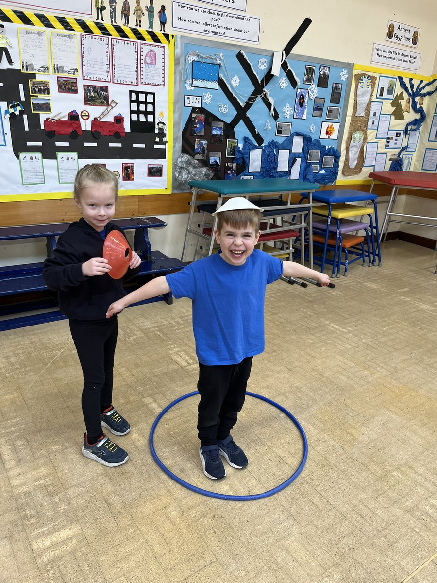 MrGunnellPE's tweet photo. Great fun in PE this morning with the Leopards! A real life version of the board game ‘Buckaroo’. We had to see how much equipment we could balance on each other! @LakesideYork https://t.co/rrvEBjajgp