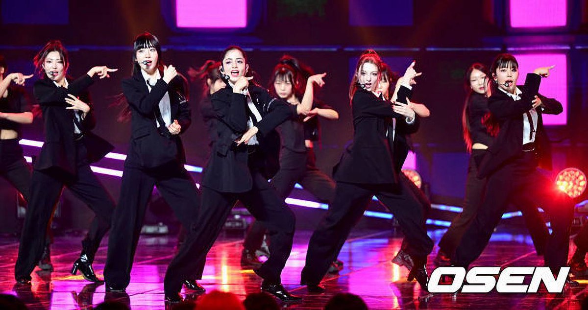NEWS_XIN's tweet photo. [TREAD] K-MEDIA UPDATE 

X:IN SHOW CHAMPION 

#Xin #Aria #Nizz #Nova #Esha #Hannah #ariaxin #nizzxin #Hannahxin #eshaxin #novaxin #no_doubt #xinthereal #thereal #xin2ndminialbum #nodoubt https://t.co/e3oDnpAl6M