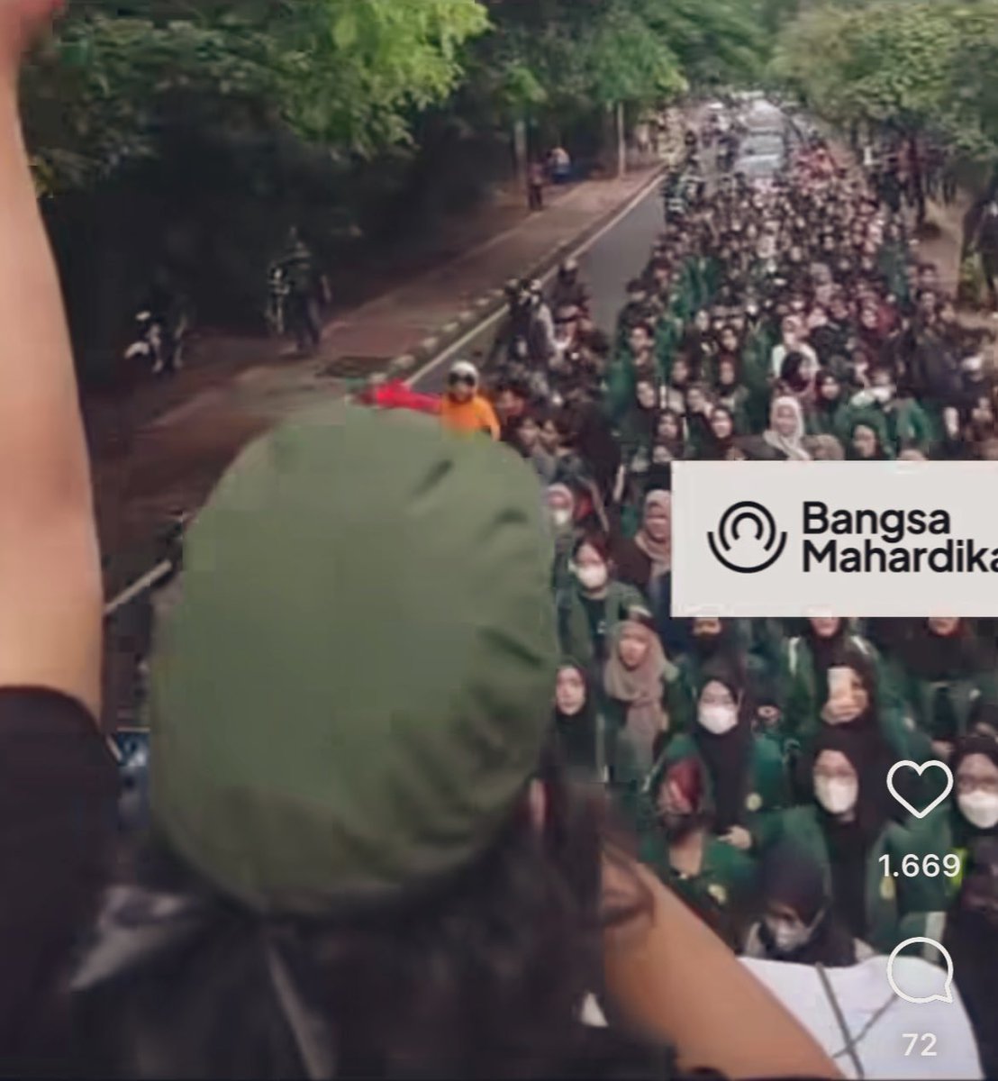 Dandhy_Laksono's tweet photo. Aksi mahasiswa dan aliansi dosen di Rawamangun, Jakarta. Rabu, 28 Februari 2024, 13.00 WIB. 

3 Aspirasi:
- Turunkan harga bahan pokok
- Turunkan biaya pendidikan/kesehatan
- Turunkan presiden. https://t.co/Oop56qObsN