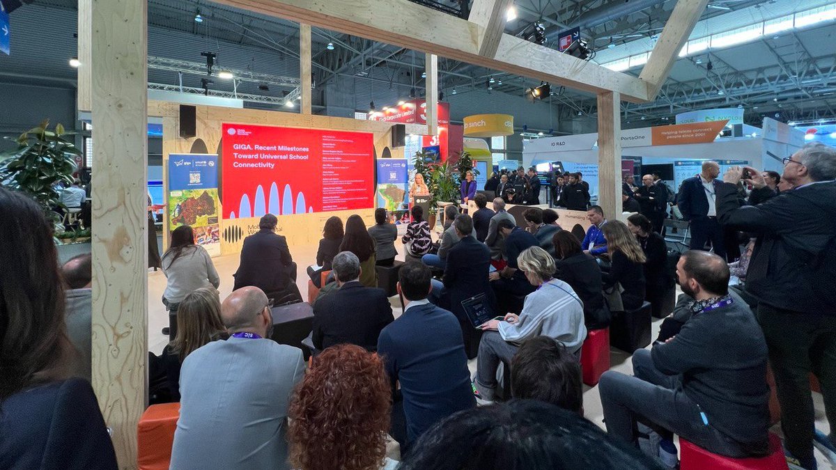 catalangov's tweet image. 📌 The Government of Catalonia presented yesterday the @Gigaglobal project at #MWC2024

👉 It is a @UNICEF program supported by the Executive to guarantee internet access in schools around the world

The DG of Digital Society @tic @Liliana_ArroyoM took part in the event
