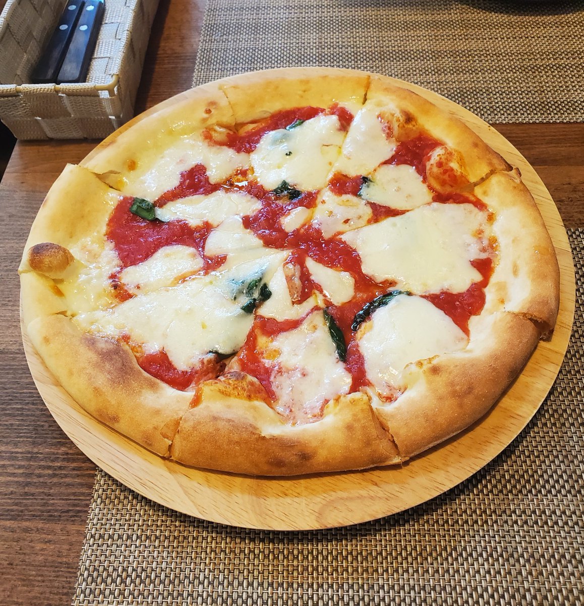 o3cdomone's tweet photo. 新発田市上内竹 Pizza tarutaru
マルゲリータ
ホタルイカとオータムポエムのふきのとうソースピザ

2022年11月オープン✨
11:00~18:00の通し営業🍕
店主さん1人でのワンオペ営業なので、時間に余裕をもっての来店をオススメします( •ᴗ• )
旬のホタルイカめちゃくちゃ美味かったー！( 'ч' ) https://t.co/UyreqBf8sX