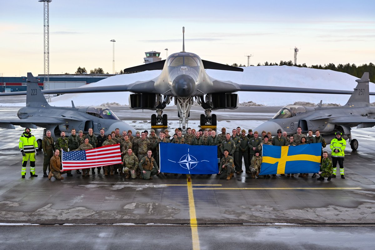 U.S. European Command (@us_eucom) on Twitter photo 🇺🇸✈️🇸🇪<a href="/usairforce/">U.S. Air Force</a> B-1 Lancers from <a href="/28thBombWing/">EllsworthAFB</a> joined Swedish Air Force JAS 39 Gripen fighters in #BomberTaskForce 24-2, fostering #StrongAndStrategic partnerships, as 🇸🇪 prepares to join <a href="/NATO/">NATO</a> & further strengthen Arctic/Baltic region security. bit.ly/3IgV5GE 🇺🇸✈️🇸🇪<a href="/usairforce/">U.S. Air Force</a> B-1 Lancers from <a href="/28thBombWing/">EllsworthAFB</a> joined Swedish Air Force JAS 39 Gripen fighters in #BomberTaskForce 24-2, fostering #StrongAndStrategic partnerships, as 🇸🇪 prepares to join <a href="/NATO/">NATO</a> & further strengthen Arctic/Baltic region security. bit.ly/3IgV5GE