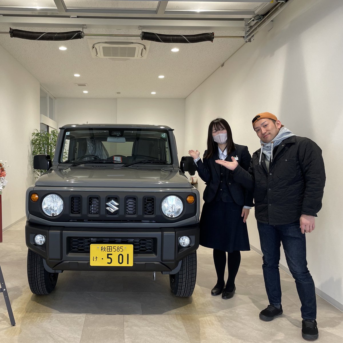 GZ10_TAMA's tweet photo. 1年待ちのジムニー！
ようやく納車になりましたw

もちろんマニュアル！

#jb64 
#jimny 
#ジムニー 
#スズキ 
#秋田スズキ https://t.co/fCgY6zagc3