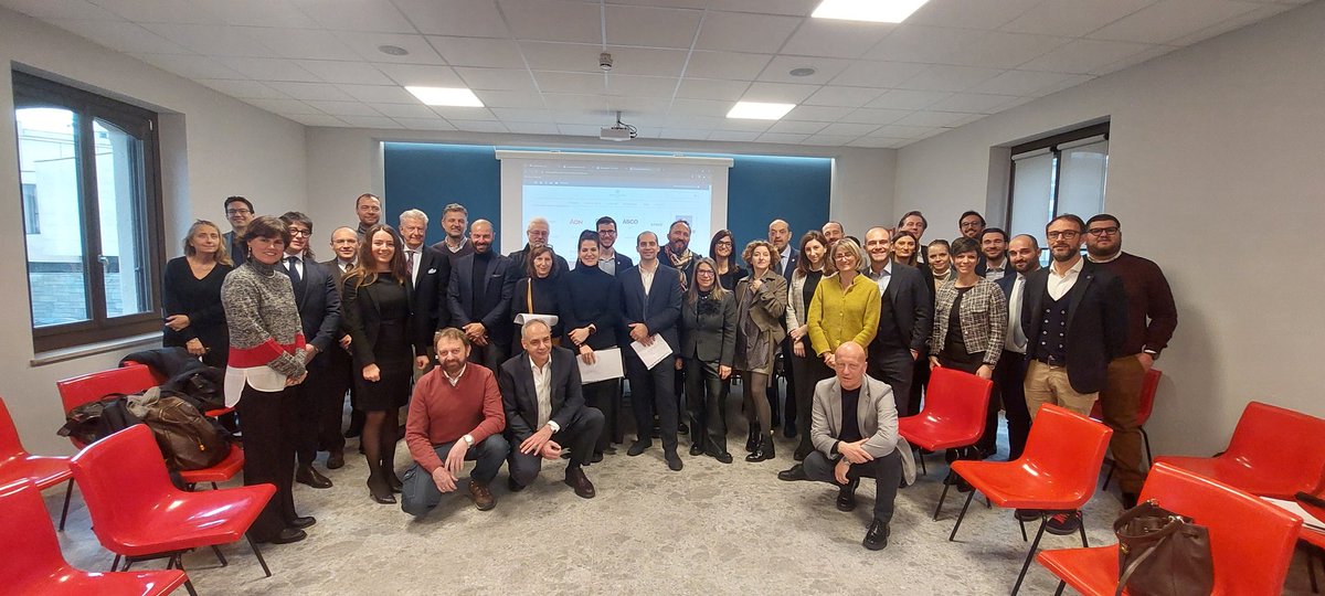 #LifeSciences e' tutto cio che in azienda vede al centro l'uomo e i suoi bisogni:dalla salute,al benessere,alle competenze. Tema complesso su cui lavora la nuova filiera <a href="/UITORINO/">Unione Industriali Torino</a>. In tanti,oggi,all' evento costitutivo: bello partire con una meta comune 👉 ui.torino.it/filiere