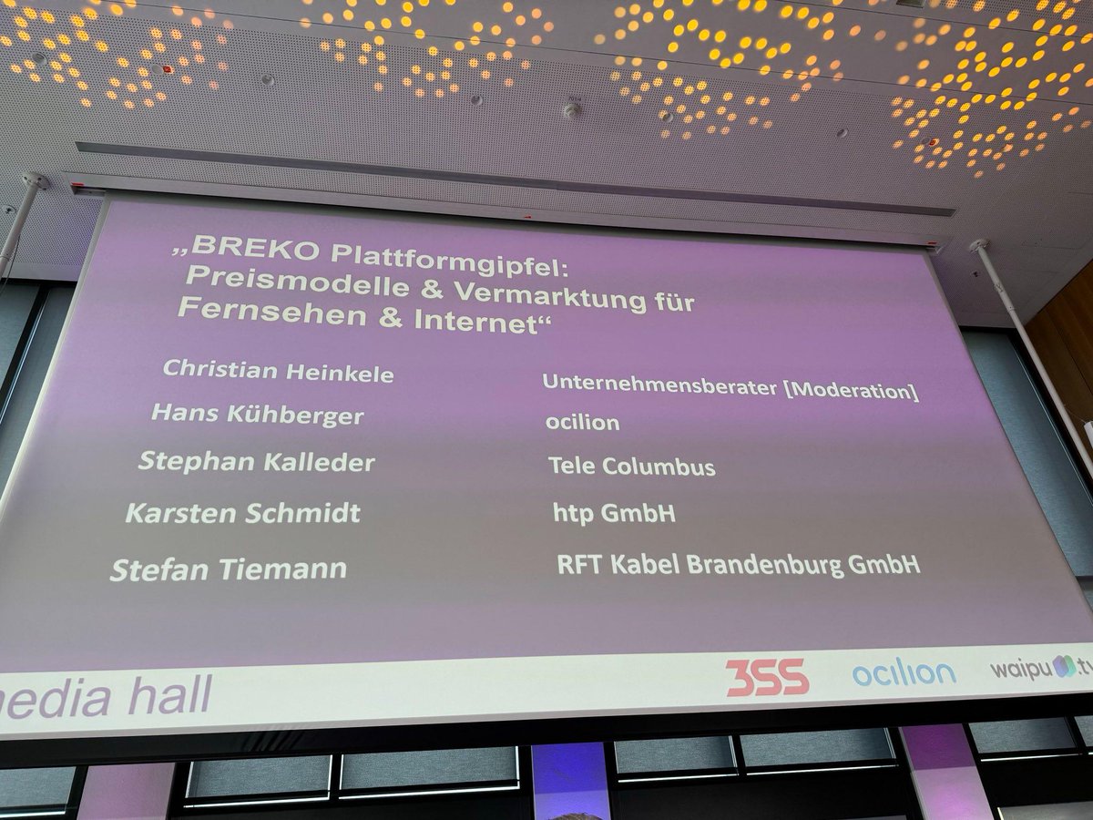Auf dem Plattformgipfel der #Fiberdays <a href="/BREKOverband/">BREKO</a> habe ich mit Branchenvertretern über Preismodelle &amp; Vermarktung für TV+Internet diskutiert. Fazit: Der Markt ist in Bewegung, bietet Chancen.➡️ Flexibilität ist wichtig! @RFTKabel bleibt bei Produkten transparent &amp; flexibel.