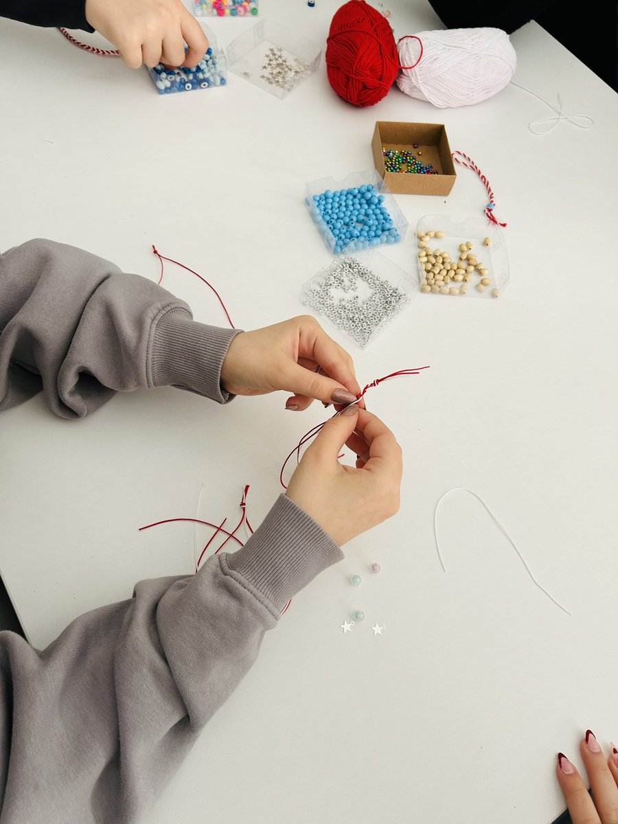 Master 6 beceri geliştirme modülü kapsamında öğrencilerimizle bir Balkan geleneği olan Marteniçka bilekliklerimizi yaptık. 🧶
