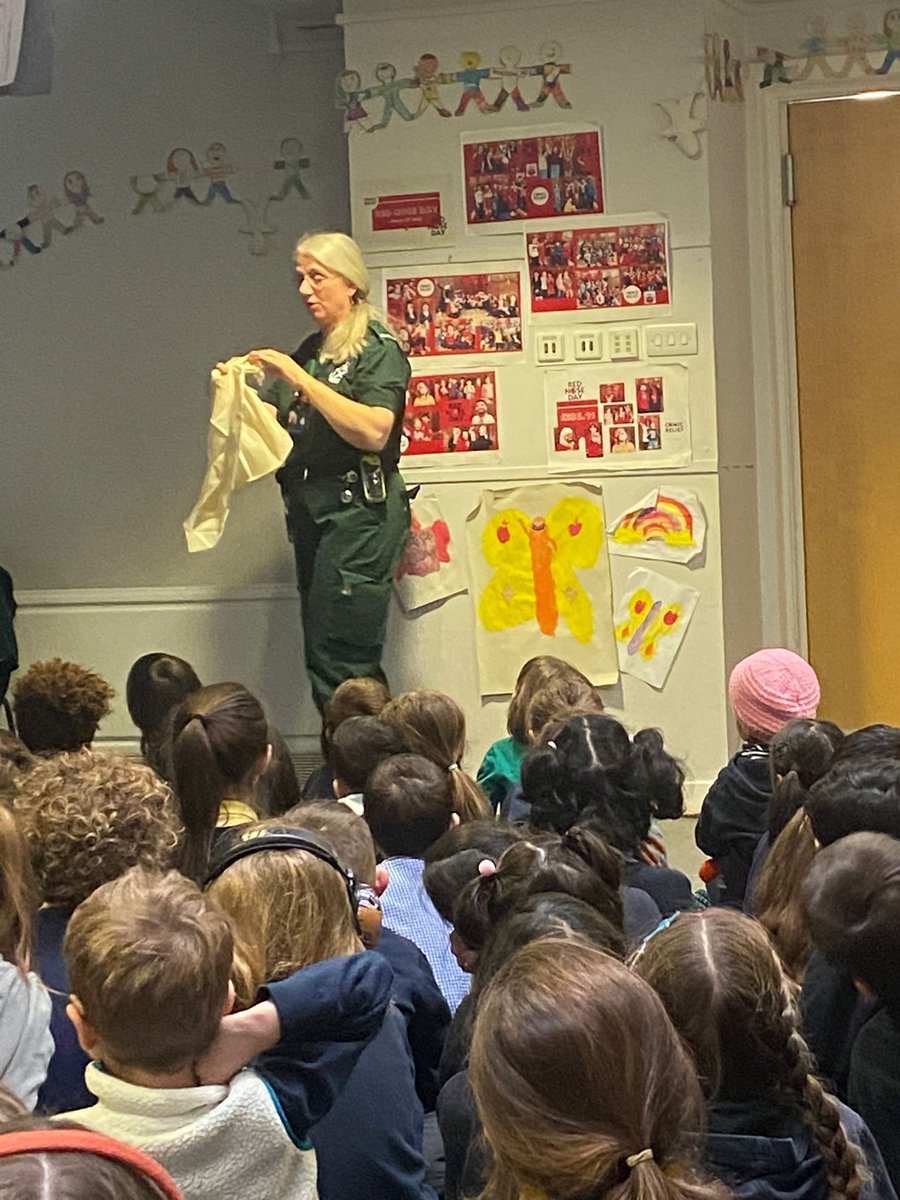 A big thanks to our Careers Week assembly visitors. We had a physiotherapist, florist and ambulance technician. Our children are really enjoying learning about different roles of our families and community! 🚑🏥💐 <a href="/HyndlandPS/">Hyndland Primary</a>
