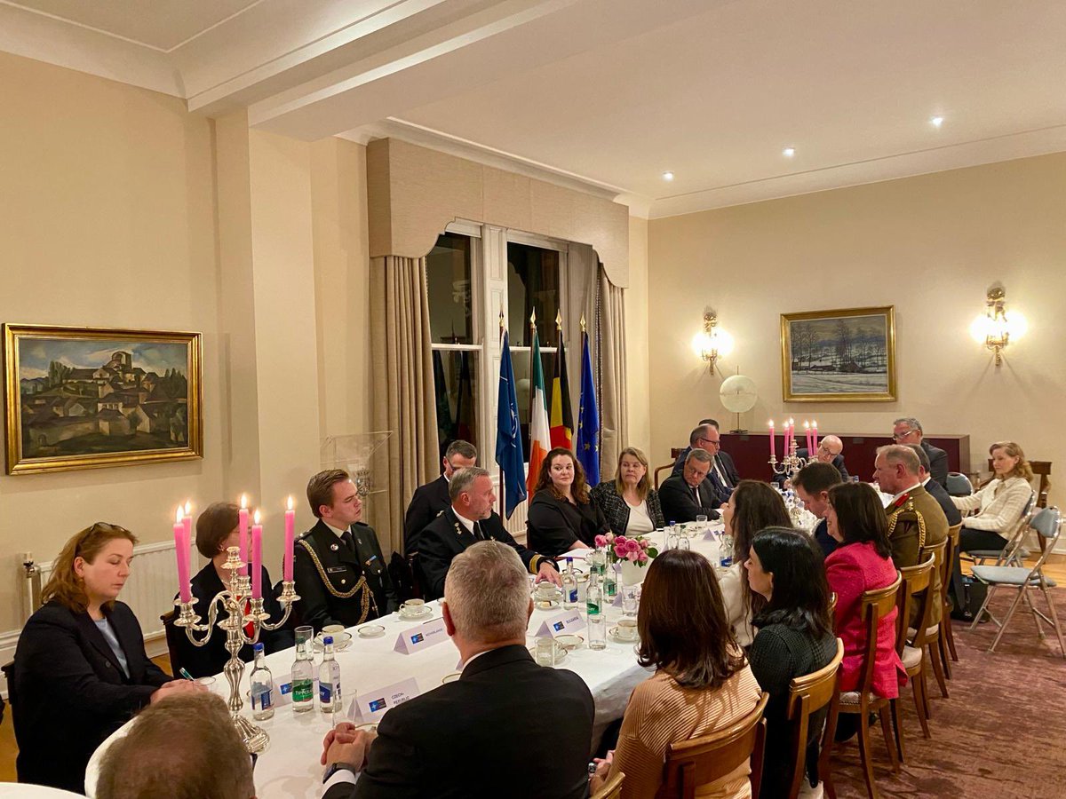 As @NATO Contact Point Embassy, it was a true honour to welcome Admiral Bauer @CMC_NATO at the 🇧🇪 Residence. 🙏 Admiral Bauer for the dynamic exchange of views with #NATO family in 🇮🇪 on #UA, critical infrastructure, #cyber, #WPS, neutrality & NATO-🇪🇺cooperation. #WeAreNATO