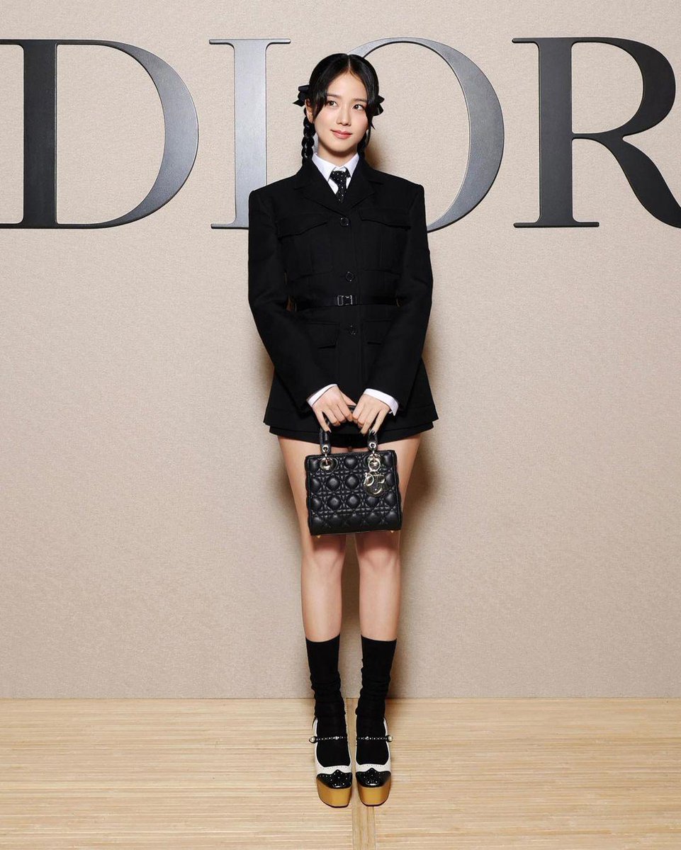LoCobagtw's tweet image. L'ambasciatore globale Dior JISOO ha partecipato al photocall degli arrivi alla sfilata Autunno-Inverno 2024-2025!

#DiorAW24 #Dior #DiorSummer24 #locobagtw