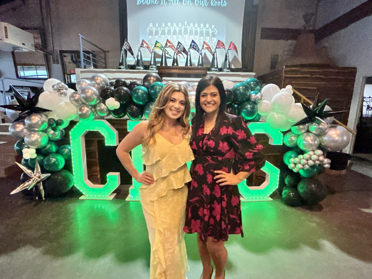 Beautiful night to end another perfect season💚🤍<a href="/cedarparkcheer/">cedar park cheer</a> @CPHS_TWolves