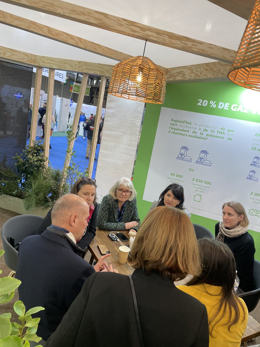 #SIA2024.J4.Échanges à <a href="/GRDF/">GRDF</a> sur l’avenir des énergies renouvelables et la méthanisation qui se développe en IDF. Le <a href="/Departement77/">Seine-et-Marne</a> est le premier de 🇫🇷 équipé de 46 structures !
La <a href="/iledefrance/">Région Île-de-France</a> soutient les exploitants dans leur recherche de solutions alternatives &amp; durables.