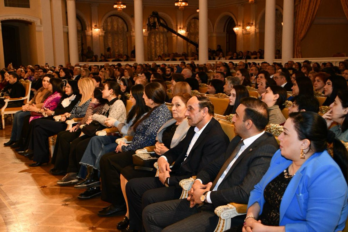 culture_gov_az's tweet photo. Xalq artisti Süleyman Ələsgərovun 100 illik yubileyinə həsr olunan konsert keçirilib
Ətraflı: https://t.co/rAXf3fFuIz
#Azərbaycan #MədəniyyətNazirliyi #mədəniyyət #yubiley https://t.co/SRr6ZPkHAu