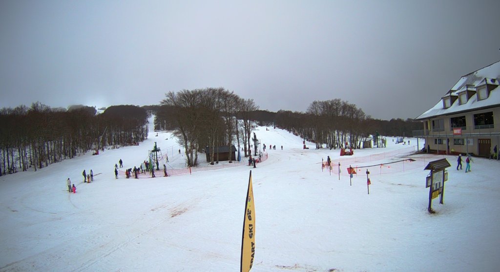 BasseCourFr's tweet image. "45cm de neige à Laguiole ce week-end! Un soulagement bienvenu pour la station après une saison mitigée. #Laguiole #neige #saisonhivernale"