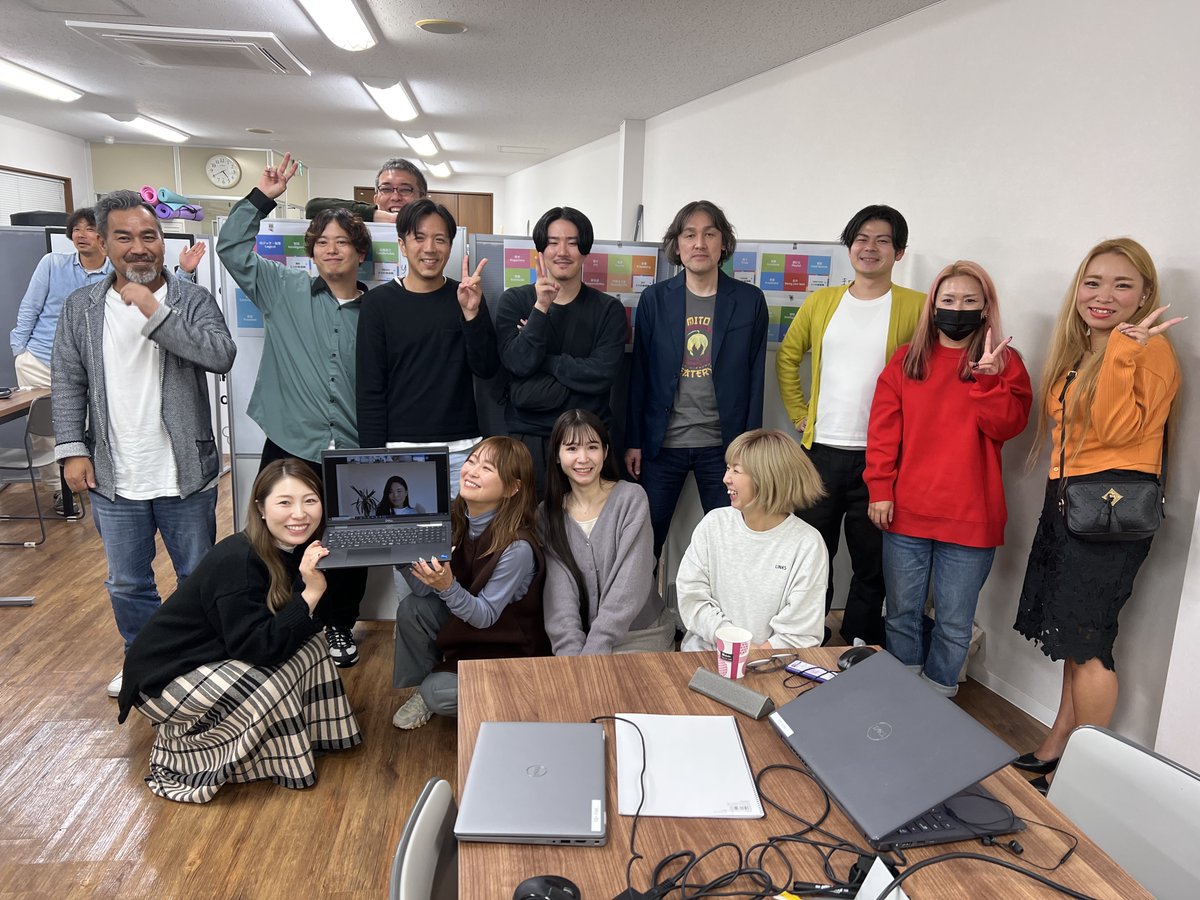 TAT_JINJI's tweet photo. 📢＜知って欲しい！TATってこんな会社）
#入社後のギャップ 
こんなに役職や年齢に縛られない会社ってあるの？���て入社して改めて思いました。役職名で呼ぶと皆さん嫌がるくらいです（笑）新入社員の意見にも耳を傾けて下さって、良いなと思った案は本当に採用していただけます！#25採用 #TAT #ネイル https://t.co/sMjcO1QVhI
