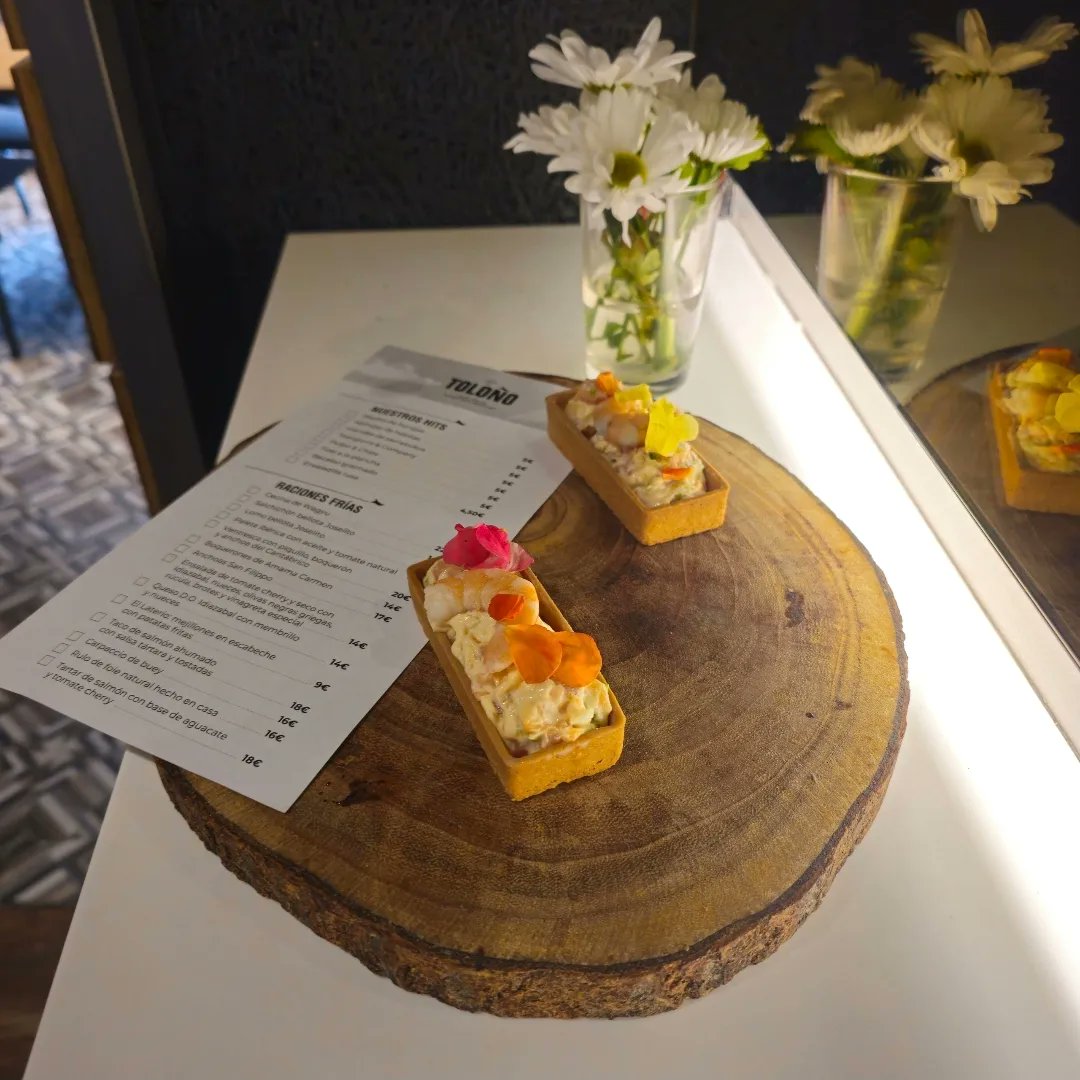 bareltoloño (@bareltolono) on Twitter photo Tartaleta de salmón con buena presencia y mejor sabor 😉 #salmon #pintxos #barra #bar #bartoloño #lacuesta #vitoriagasteiz #restaurantesvitoria #restaurante #carta #pintxoterapia Tartaleta de salmón con buena presencia y mejor sabor 😉 #salmon #pintxos #barra #bar #bartoloño #lacuesta #vitoriagasteiz #restaurantesvitoria #restaurante #carta #pintxoterapia