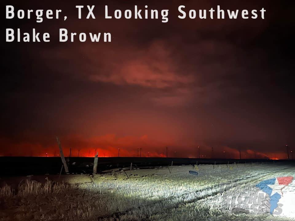This photo was taken an hour ago.

“The mean orange glow of the #WindyDeuceFire north of Amarillo, Texas - As seen looking SW from near Borger via chaser Blake Brown.”

📸- Blake Brown Photography