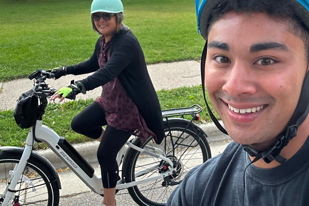 Naomi and her son each rode 1 Denago City 1 e-bike🚴‍♂️, now riding farther and faster and enjoying good bonding time!
(Image by Naomi Hirsh from ins) 
 #Denago #denagoebikes #ebikes #cityebike #family #cycling
