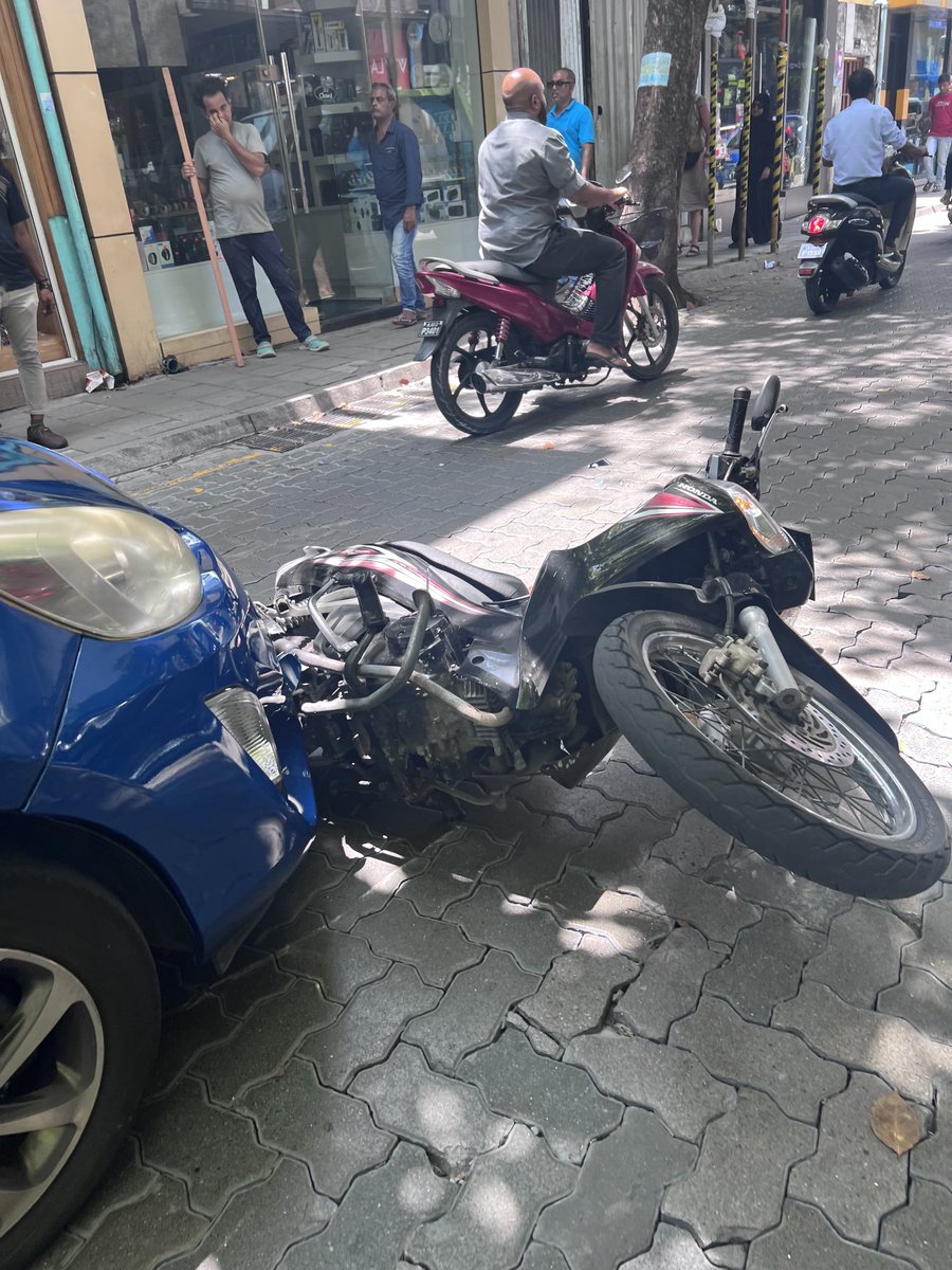 Breaking

Majeedhee magu ga accident eh hingaifi #hapsnow #drivesafe

✌️🇲🇻