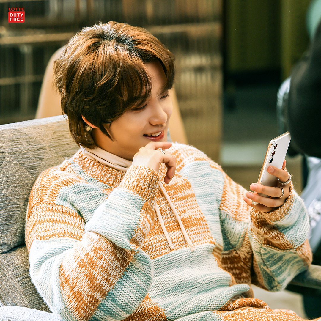 lottedfs_global's tweet image. LOTTE DUTY FREE X NCT DREAM
(@NCTsmtown_DREAM)
-
[공항보다 더 큰 "롯데면세권"에서 산다]
광고 촬영 현장 비하인드 컷 대-공개 📷

Yo Dream! 쩔어 주자 파이팅!
잘생쁜 칠드림, 지금 바로 만나보세요 👀

3월, 현장 스케치 영상이 공개될 예정 😆
롯데면세점 SNS를 팔로우 하고 기다려 주세요❗