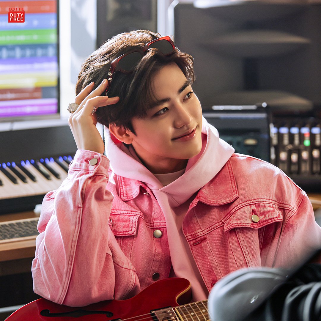 lottedfs_global's tweet image. LOTTE DUTY FREE X NCT DREAM
(@NCTsmtown_DREAM)
-
[공항보다 더 큰 "롯데면세권"에서 산다]
광고 촬영 현장 비하인드 컷 대-공개 📷

Yo Dream! 쩔어 주자 파이팅!
잘생쁜 칠드림, 지금 바로 만나보세요 👀

3월, 현장 스케치 영상이 공개될 예정 😆
롯데면세점 SNS를 팔로우 하고 기다려 주세요❗