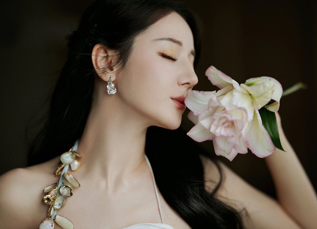 Dilraba_ThAlice's tweet photo. 28022024 | 嘉行迪丽热巴工作室
Dilraba Studio Weibo Update 

ภาพเซ็ทงาน 半亩花田 เมืองกว่างโจว -1
#Dilraba #ตี๋ลี่เร่อปา #迪丽热巴
🔗 https://t.co/O9IKvDF9mI https://t.co/D0x5NqXkGU