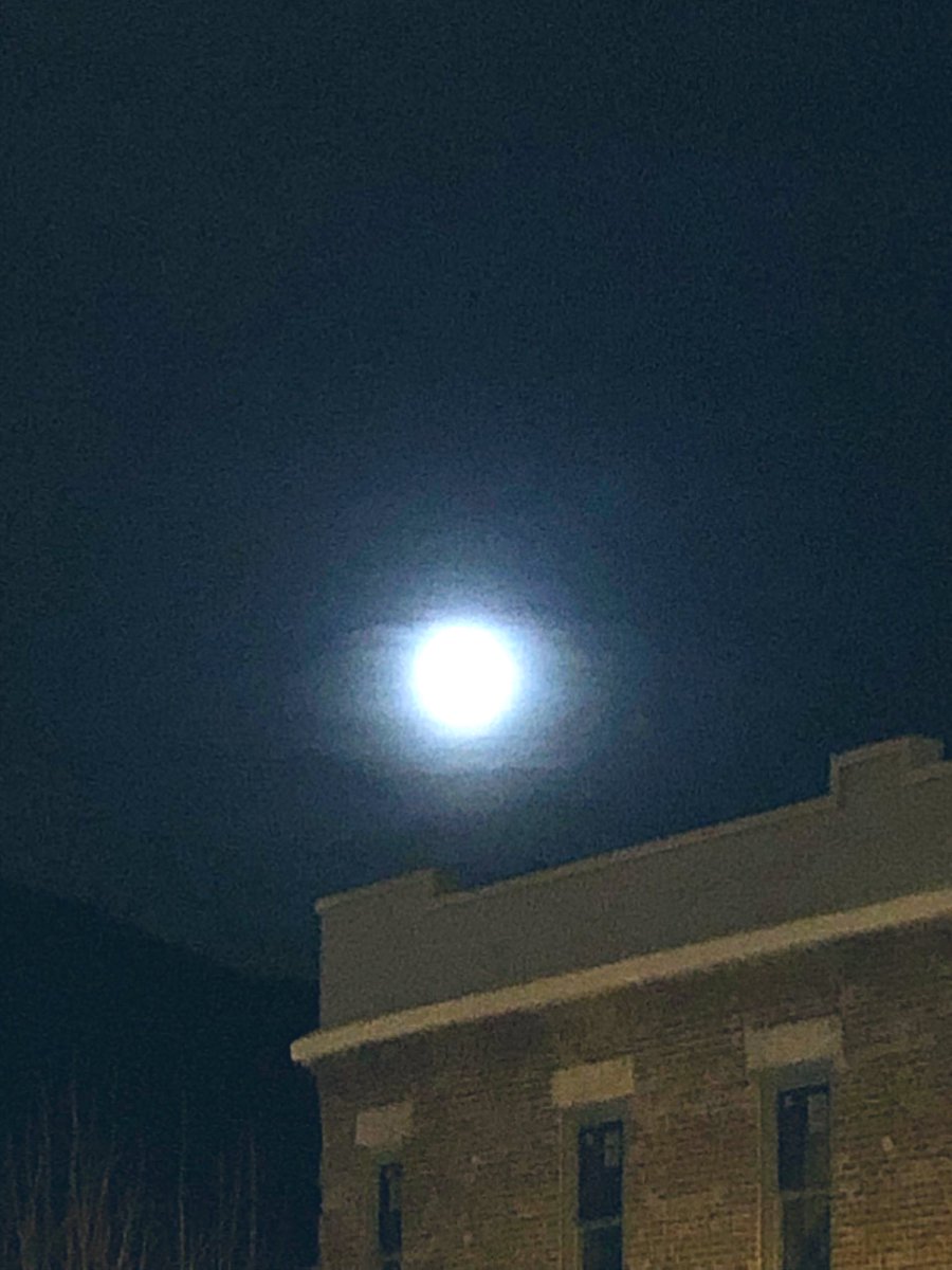 Moon 🌖 shining bright over the #WestJefferson #Hotel in town. #AsheCounty #WestJefferson #NorthCarolina #Moon #MoonShiningBright #Nighttime #NightSky #NightSkies