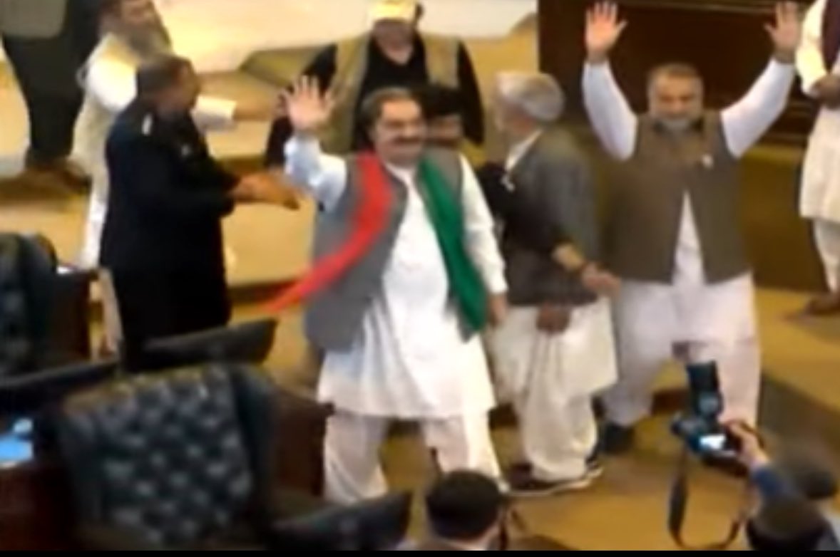 PTIofficial's tweet image. نامزد وزیراعلیٰ علی امین گنڈا پور خیبرپختونخوا اسمبلی پہنچ گئے