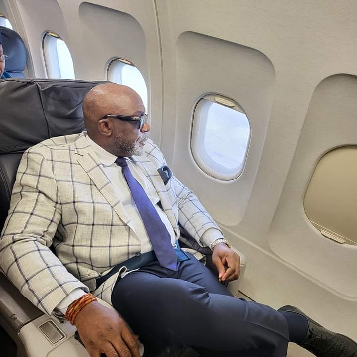 Yesterday @flyunitedng had a special guest onboard. @dikeoraidemili The Chairman took to the skies with them, experiencing the comfort & excellence of their luxurious Airbus. A true testament to the trust and confidence in their service

#FlyUnitedNigeriaAirlines
#FlyingToUnite