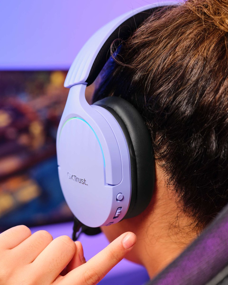 Feel fearless with the Fayzo Wireless:
🌈 Available in Booster Black, Winning White and Playful Purple
🔗Connect to your PC/console &amp; phone at the same time
🔊Virtual 7.1 surround sound for immersive gaming

🎧: trust.com/product/24901-… 

#trustgaming  #gamingheadset