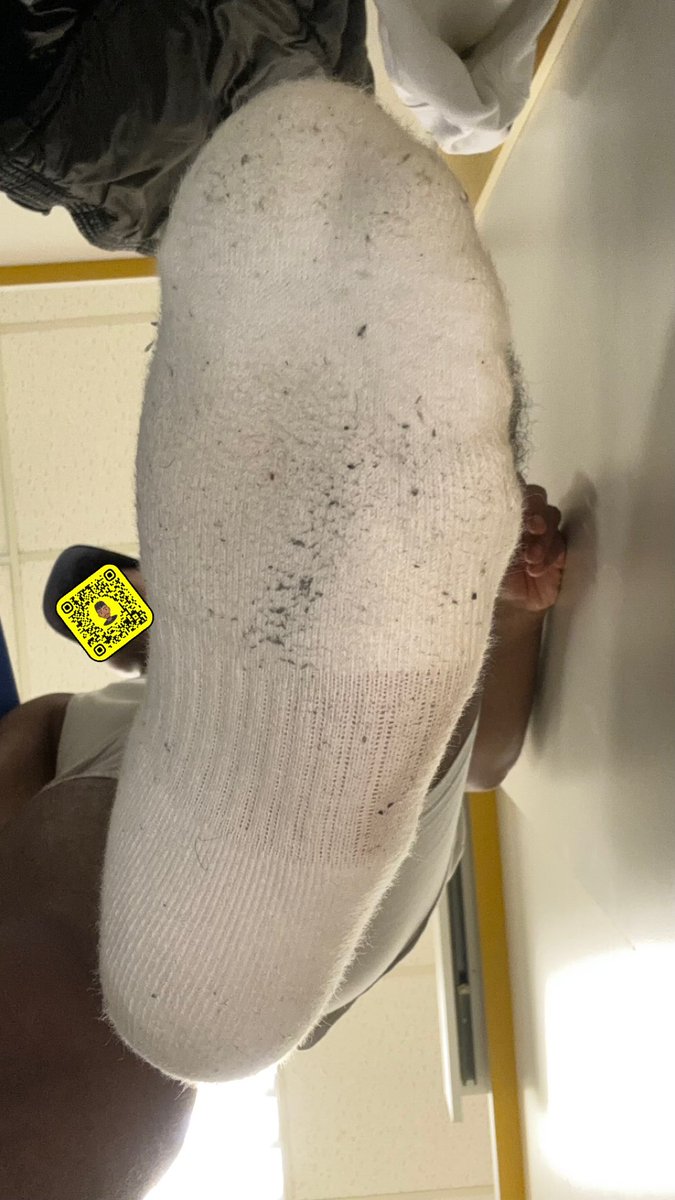 arabmaster030's tweet photo. Wei würde mich auch gerne so sehen wollen?  Schreibt an für treffen! 💸🐷 

#arabmaster #cashslave #lickmyfeet #malefeet https://t.co/v5QSuLnb4s