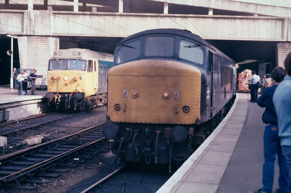 This week's #MidWeekPeak includes a bonus #Class50😀
It's Saturday 18th September 1982 and the summer holiday train season is nearing its end. 45102 is about to escape from Mordor with 1V87, the 0915 Glasgow C - Paignton as 50005 arrives with 1M14, the 1250 ex-Paddington.