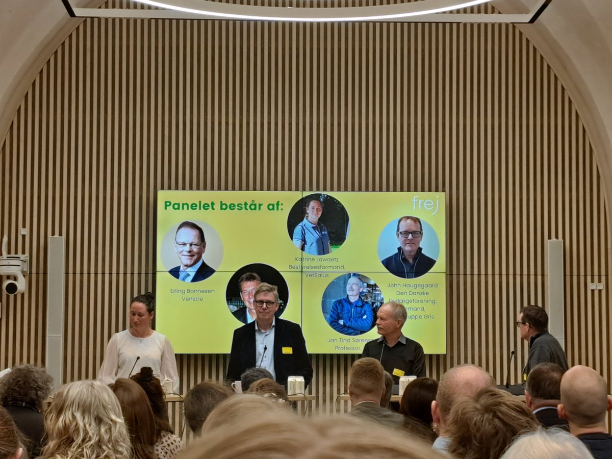 pigparadigm's tweet photo. ✨ A few PIG-PARADIGM participants have actively engaged in a Danish political initiative advocating for the reduction of #antimicrobialusage in the animal sector. Read more 👉https://t.co/G8svoOtBu6 https://t.co/vEW5mw0ftU