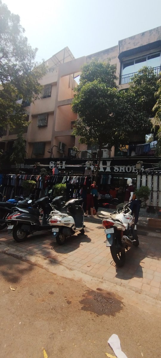 shoebmalek's tweet photo. @MySuratMySMC  JCB missing sir https://t.co/Crs7i6BVXY