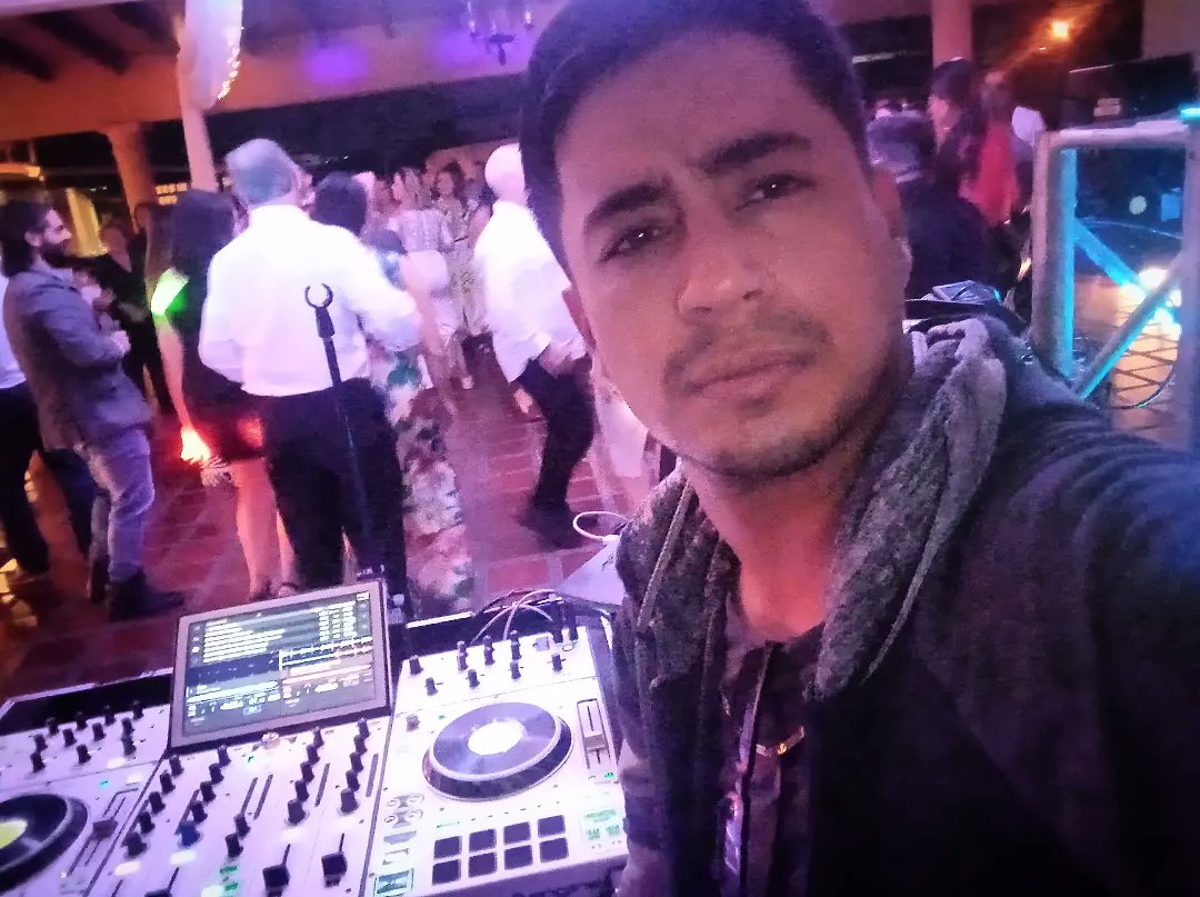 AlexTypeDJ's tweet photo. /// 🎧
Evento: Matrimonio 💯
Locacion: Privada 📍
Sonido: @AcusticElMaracuchoDiscplay 🔊
•
#AlexDaBeat https://t.co/8usmCt1MC3