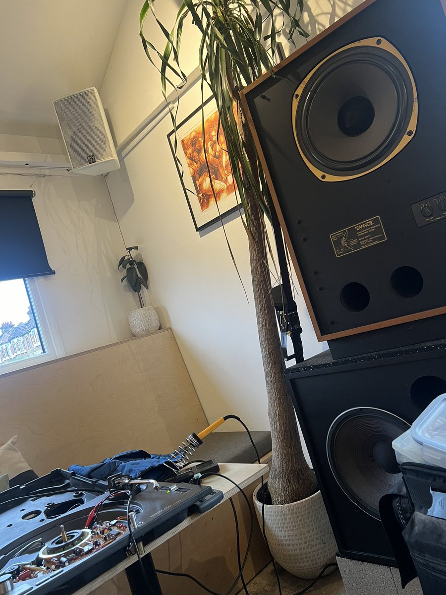 deck_doctor's tweet image. Service work to some SL1210’s amongst a busy delivery day, down @fillybrook listening to some cool music on their impressive Tannoy HIFI &amp;amp; Martin audio PA system.
#technics1210mk2 #Technics1200 #technicssl1210 #technicssl1200 #deck_doctor #deckdoctor #vinyl #technicssl1210mk2