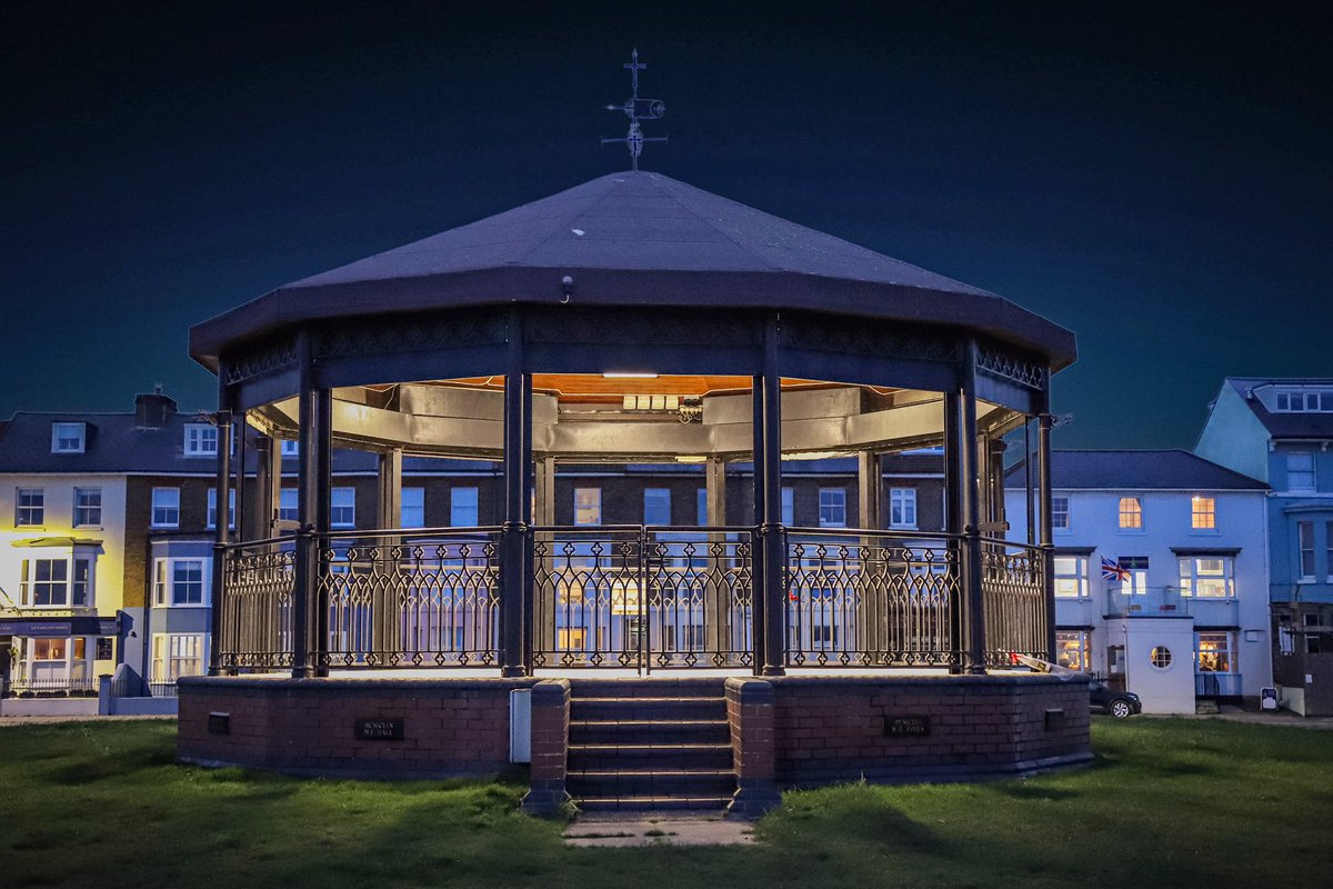 Out 2024 season starts on Sunday 5 May, with @RMBandService returning on Sunday 23 June - more details of this years concerts are at bit.ly/3MOUlMm With thanks to John Doughty photography for this great shot of the @DealBandstand