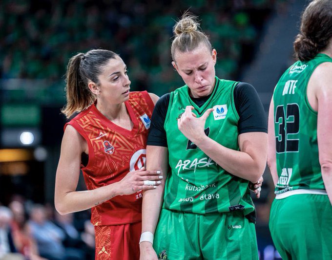 anaislopez23's tweet photo. Hoy es el cumpleaños de Mariona Ortiz y para celebrarlo he preparado un vídeo con sus mejores highlights.

Y no, no son jugadas de baloncesto.

Gracias por existir ❤️‍🩹 https://t.co/Uhsso5cYSY