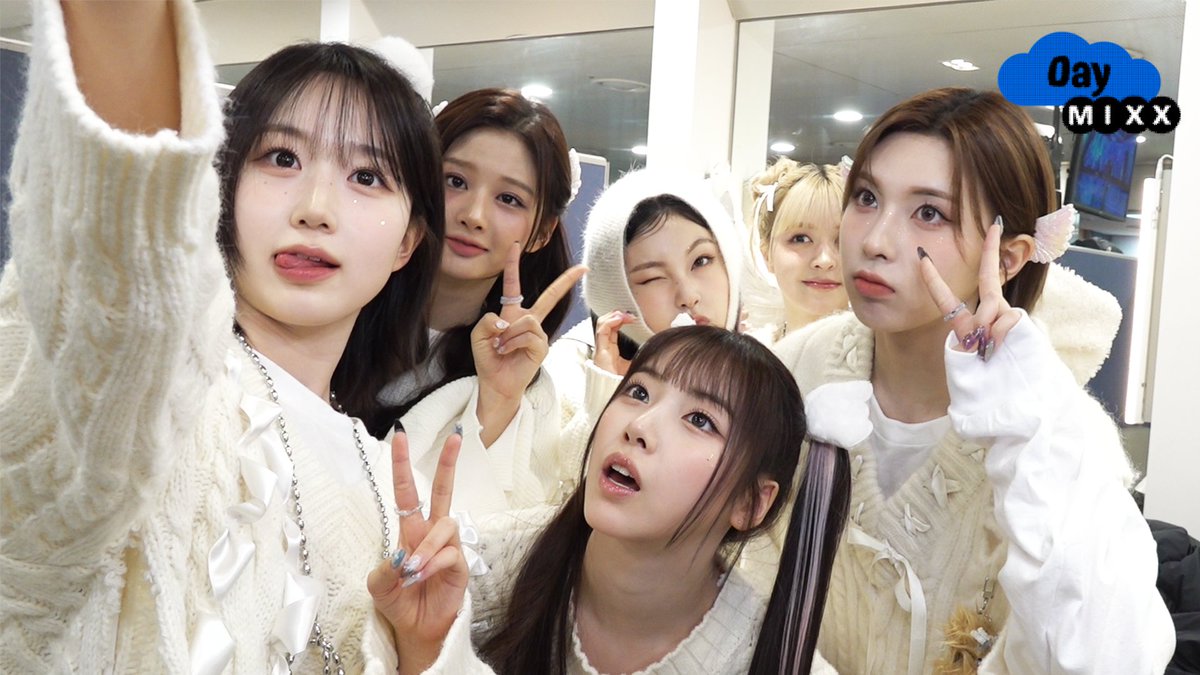 NMIXX_official's tweet photo. [🎥] 이대로 끝내기 아쉬워👼🏻👼🏻 마지막 ‘Fe3O4: BREAK’ 음악방송 4주차 비하인드 | Day MIXX

https://t.co/XdUOO9jvkE

#NMIXX #엔믹스
#Fe3O4_BREAK
#DASH
#Run_For_Roses https://t.co/hp7nR7lsAE